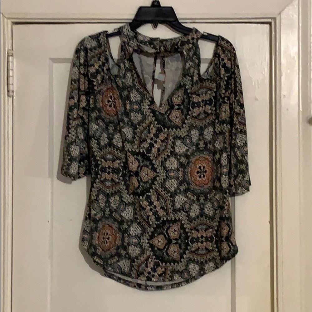 Veronica M. Cold shoulder top